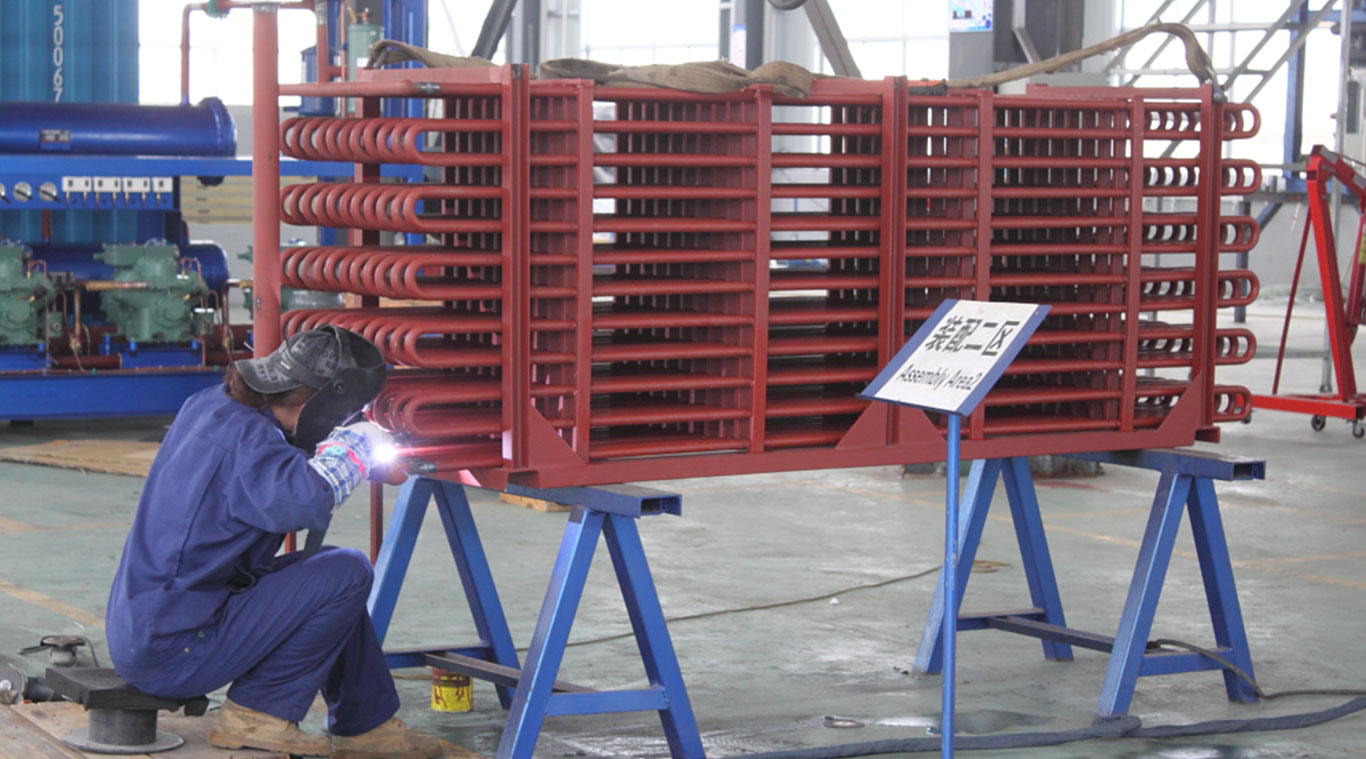 Brine refrigeration block ice machine