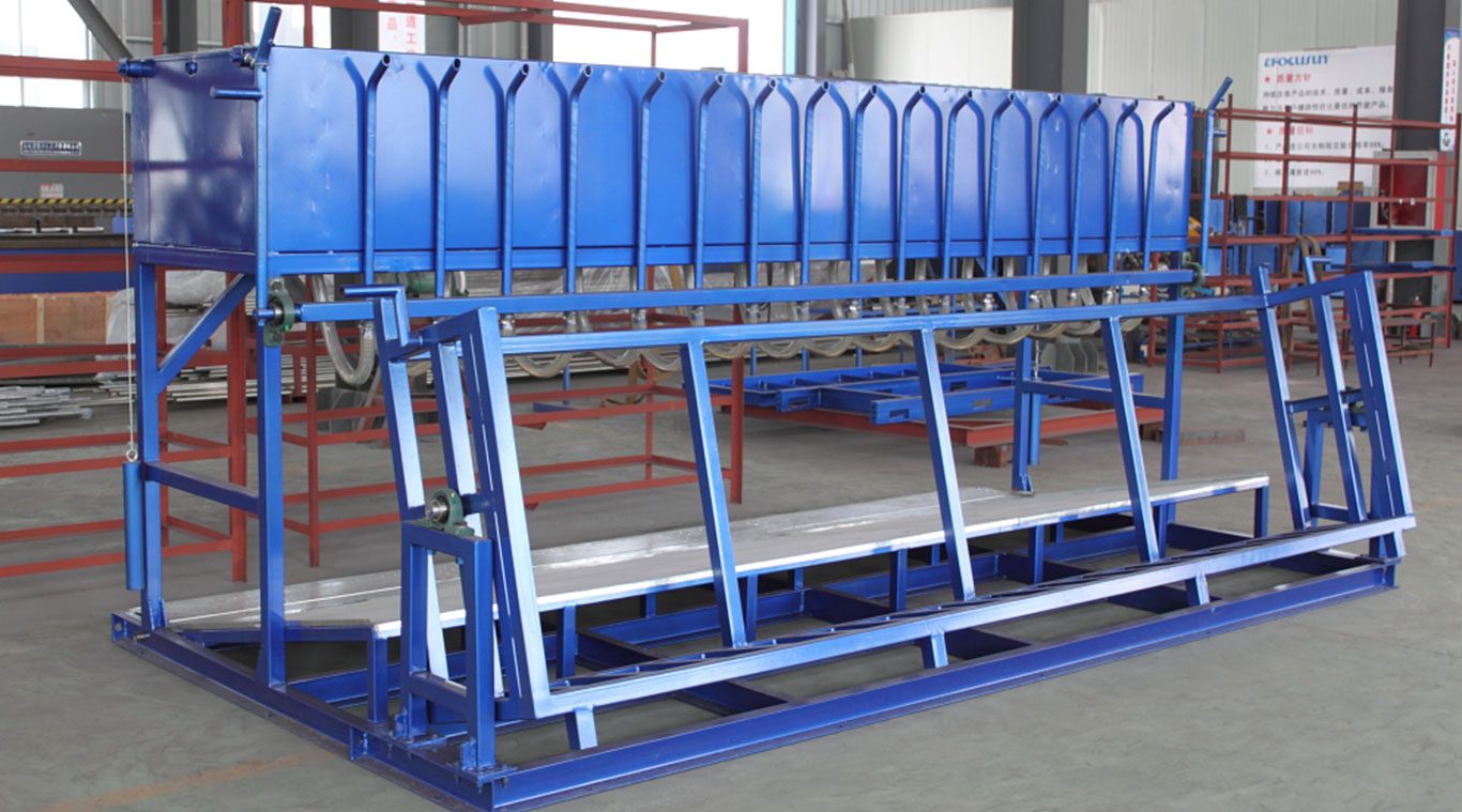 Brine refrigeration block ice machine