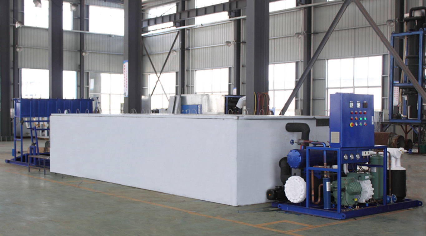 Brine refrigeration block ice machine
