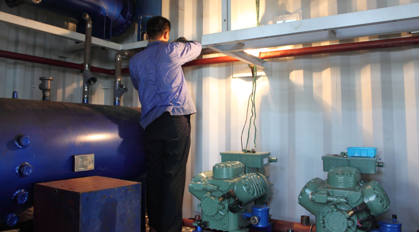 Containerized direct refrigeration block ice machine