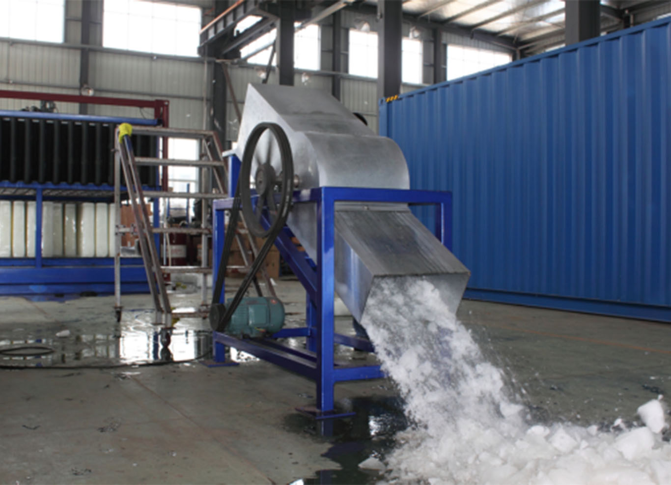 Direct refrigeration block ice machine