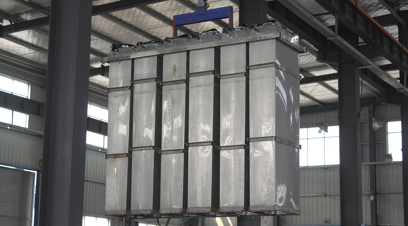 Transparent block ice machine