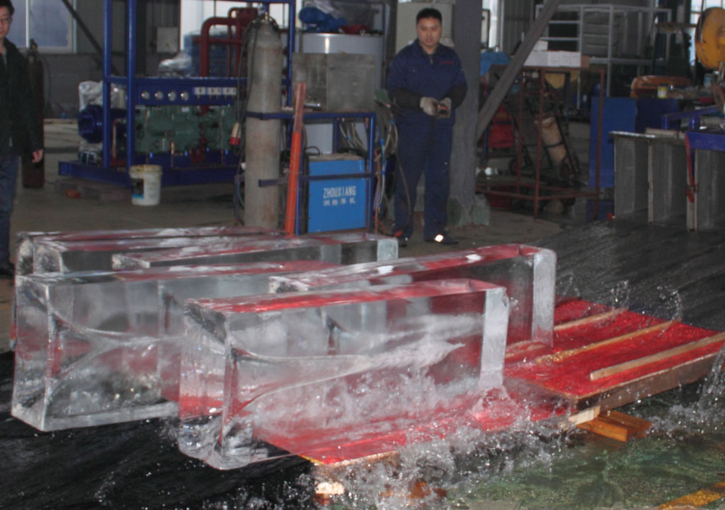 Transparent block ice machine