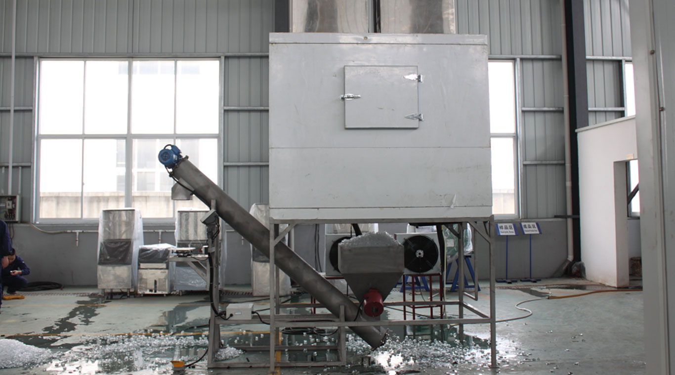 Large capacity cube ice machine