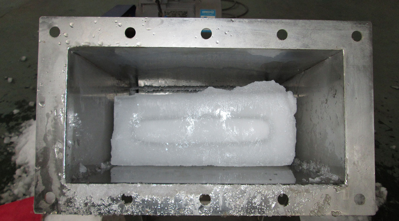 Block ice crusher