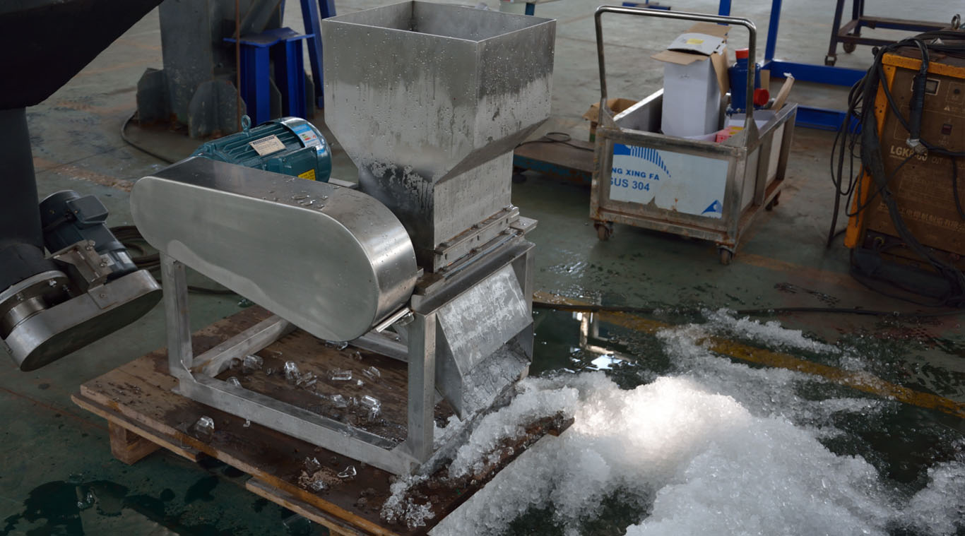 Tube ice crusher