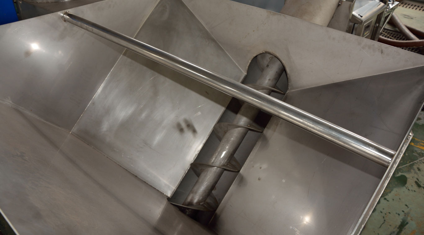 Semi-automatic ice packaging machine