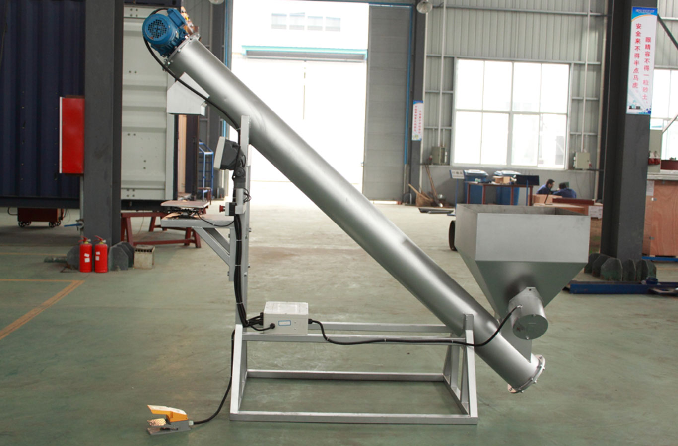 Semi-automatic ice packaging machine