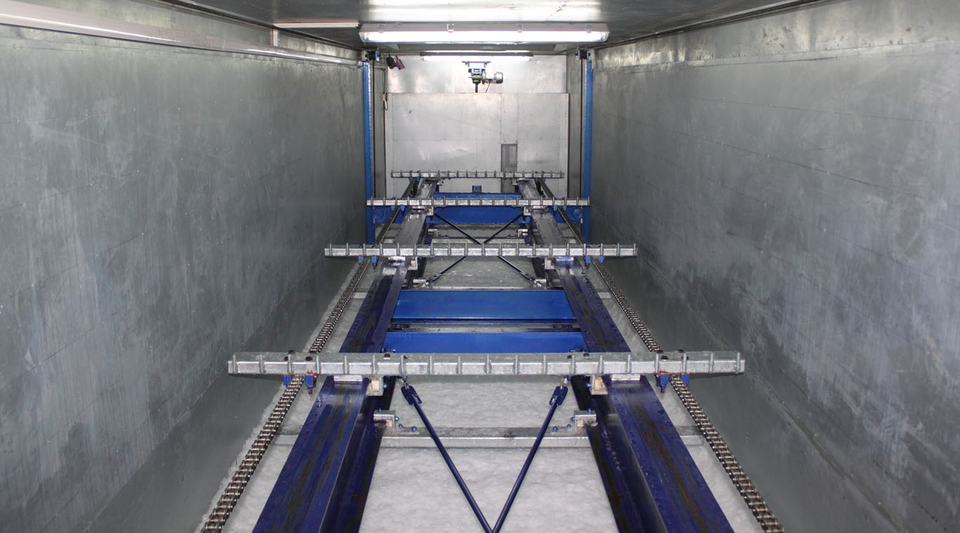 Rake ice storage room