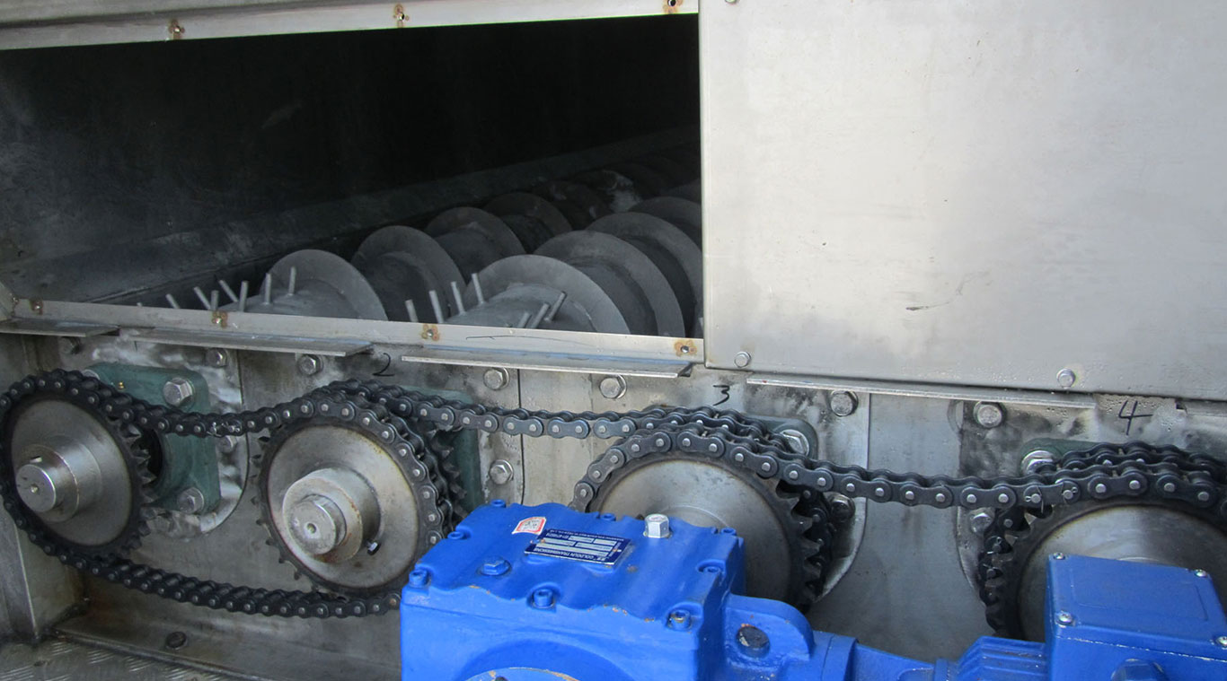 Screw ice storage room