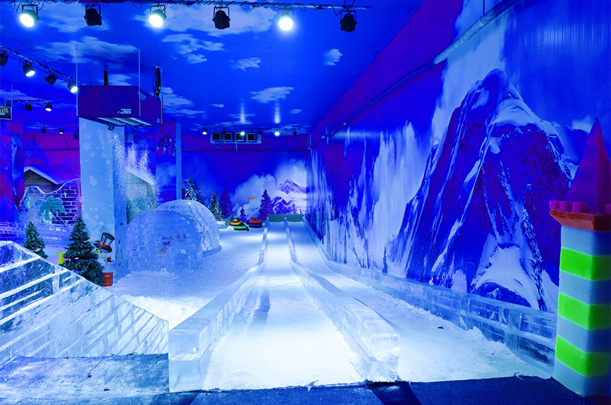 Scenery snow falling making machine