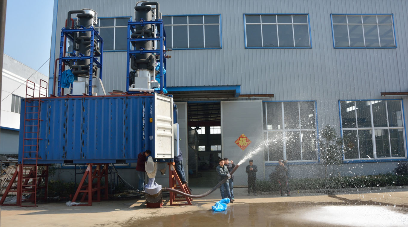 Skiing snow making machine