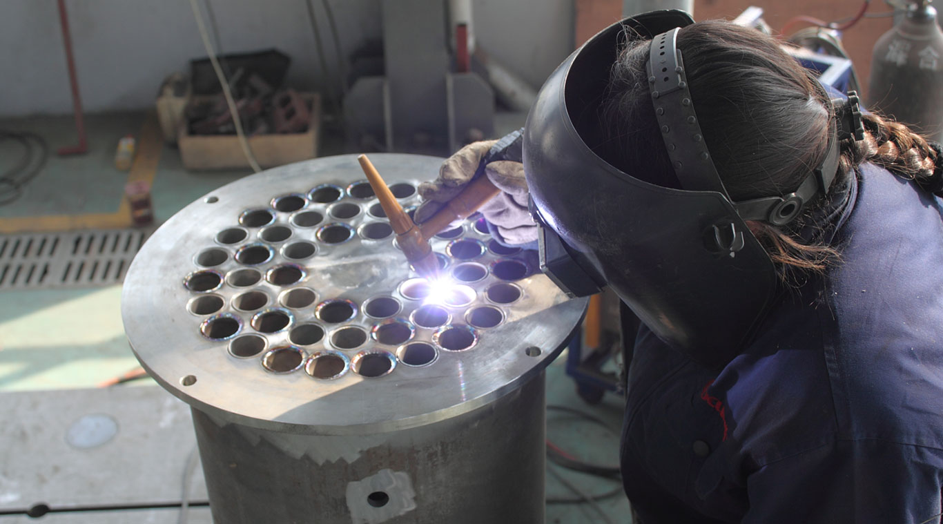 Small capacity tube ice machine